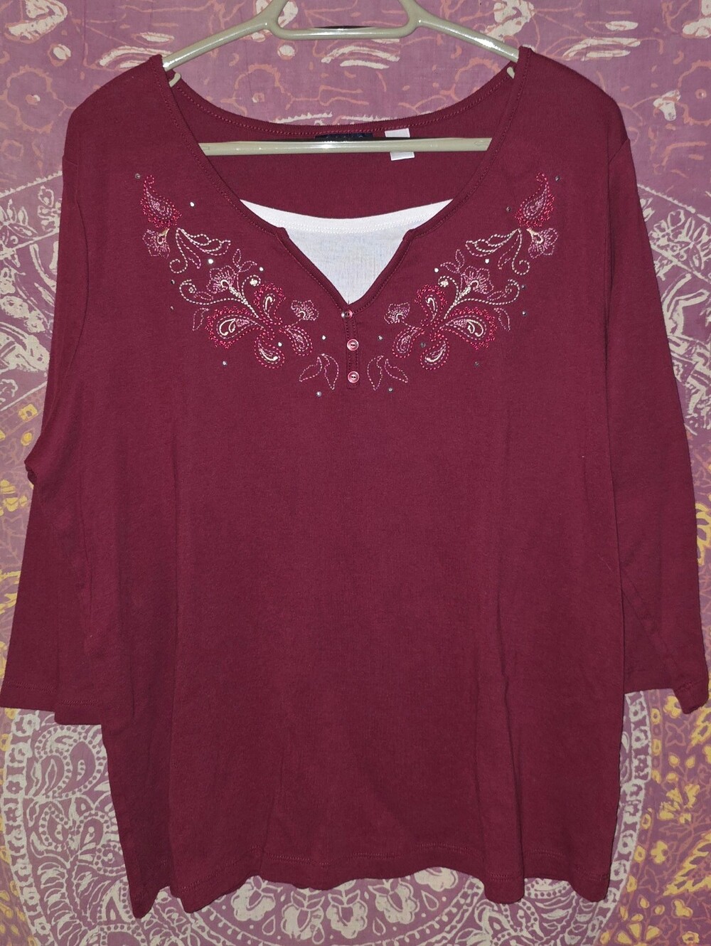 Basic Editions Womans Embelished Top 1x/ Burgundy White